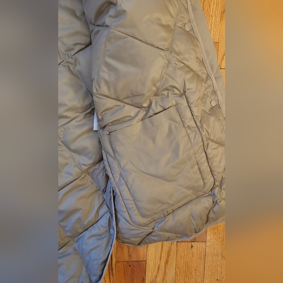 Uniqlo Pufftech Beige Relaxed Quilted Jacket (M) - Picture 4 of 6